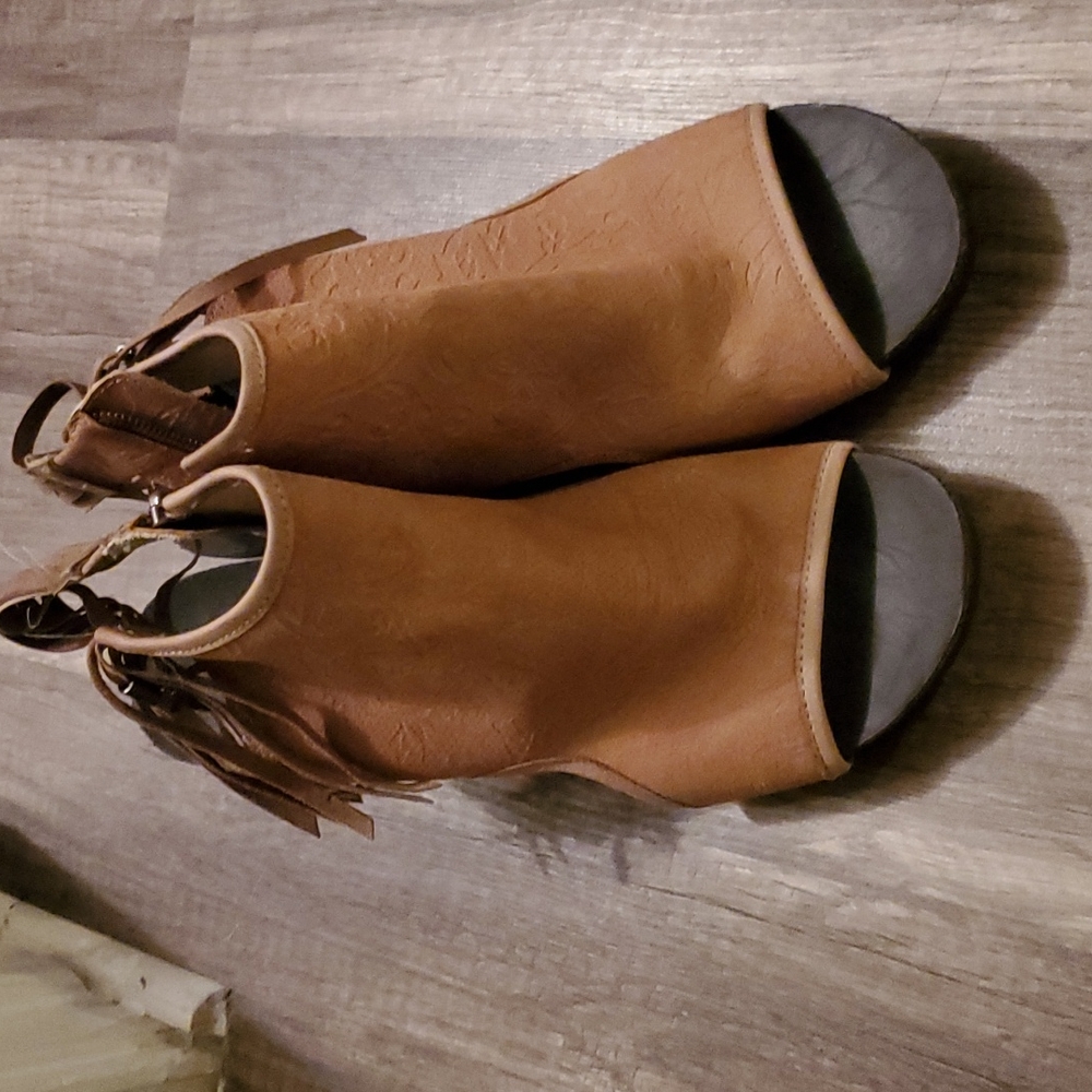 OTBT used chunky heels